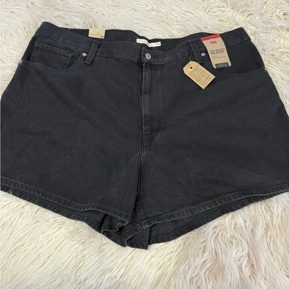 Levi’s HIGH WAISTED MOM WOMEN'S SHORTS (PLUS SIZE)
22W 26W wonderful black NWT - Picture 3 of 12
